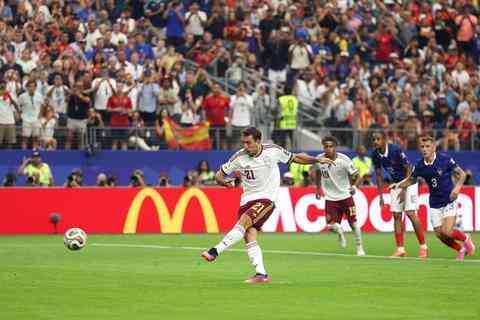 奥亚萨瓦尔世杯半决赛罚进十二码 西班牙1-0领先法国