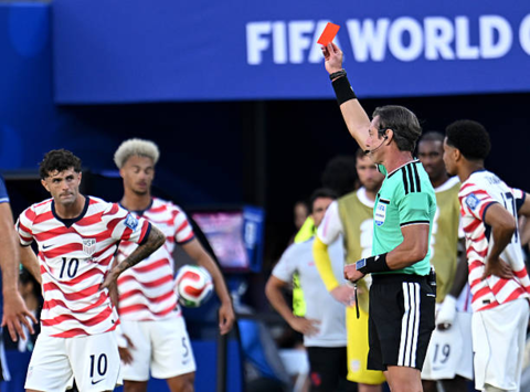 特朗普批裁判黑哨 FIFA缓判巴洛贡