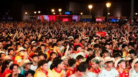 西国庆典:国王接见后马德里游行为全民狂欢