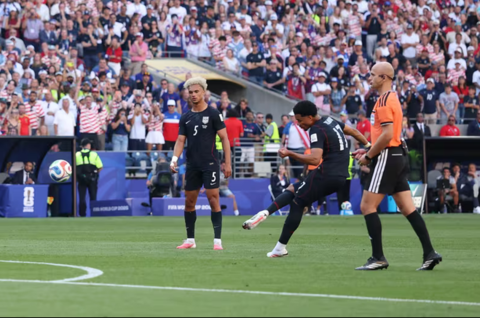 美加墨世杯八强：比利时4-1淘汰东道主美国