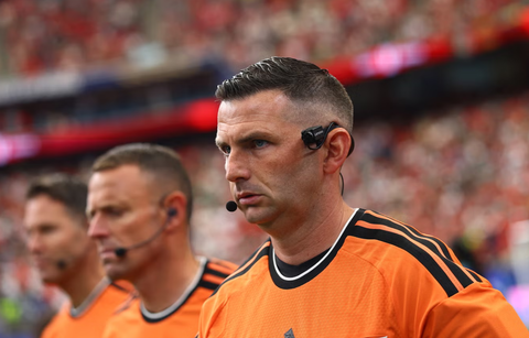 政治因素致英裁判退赛,FIFA称表现仍为首选